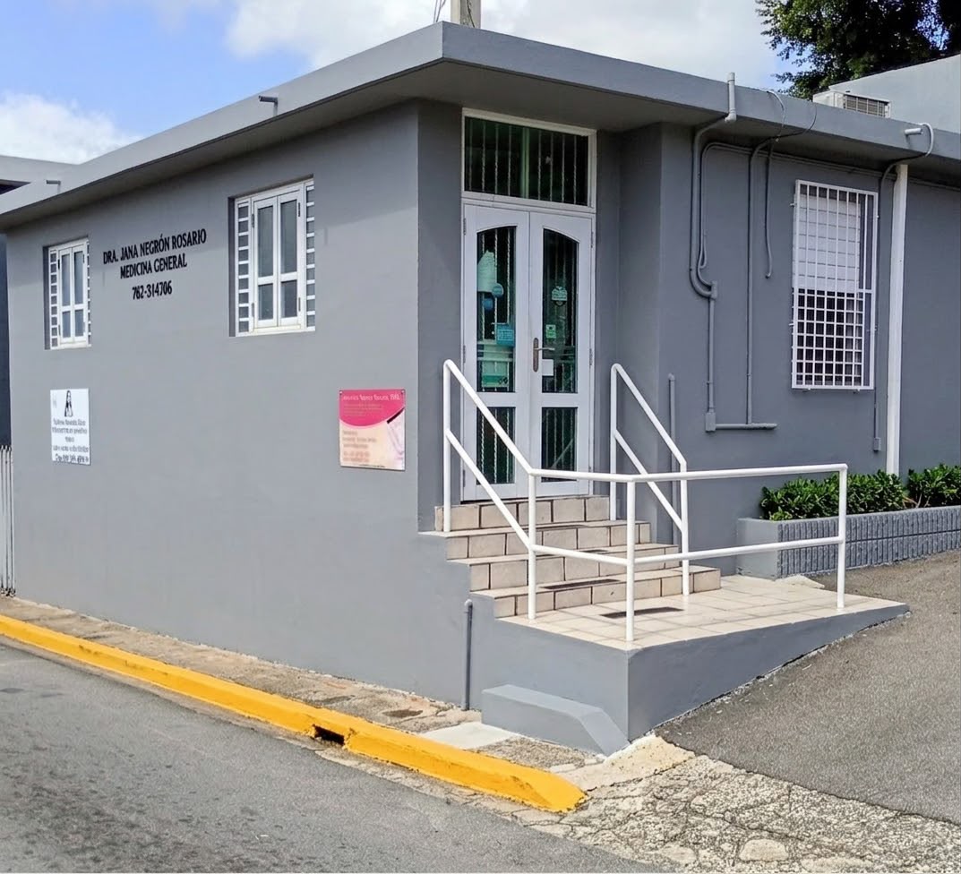 Exterior de la oficina donde atiende la Dra. Yanela Hernández Borjas
